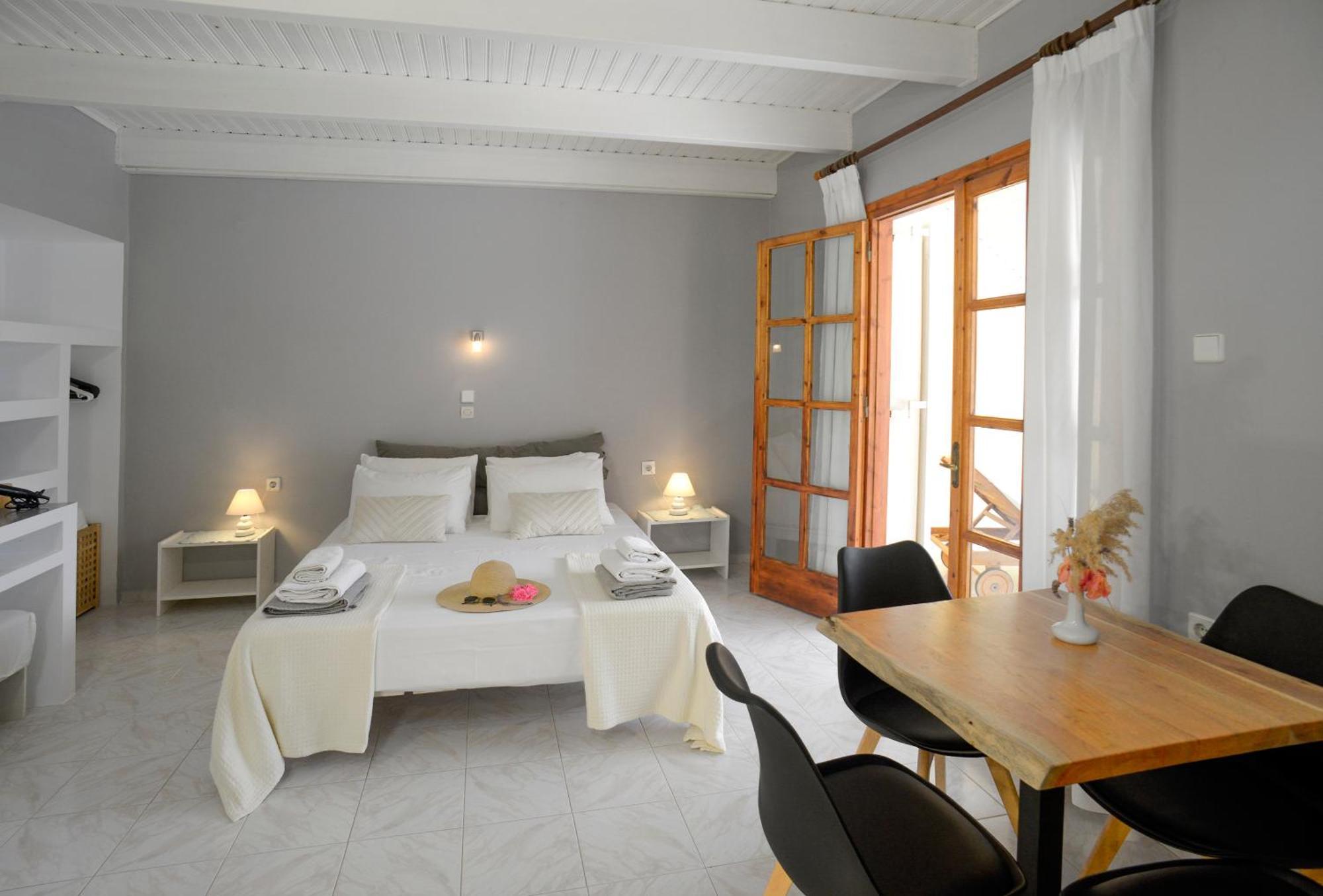 Hotel Albouro Seafront 3*